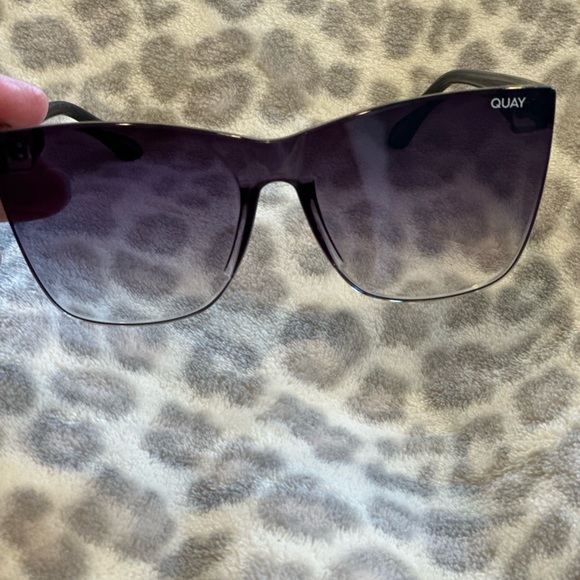 Quay | Come Thru Sunglasses | Polarized - Picture 9 of 13